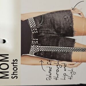 NWT SONG Black Women's Mom Shorts Relaxed Fit 7 28